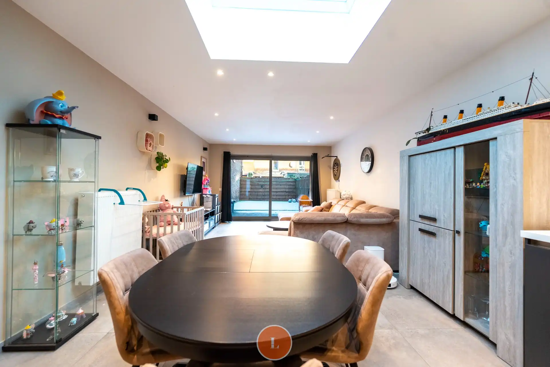 Totaal gerenoveerde gezinswoning met 4 kamers. foto 3