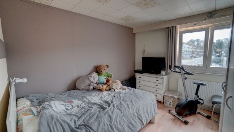 Vernieuwd woonhuis van 140m² met garage en tuin in half-open-bebouwing foto 11