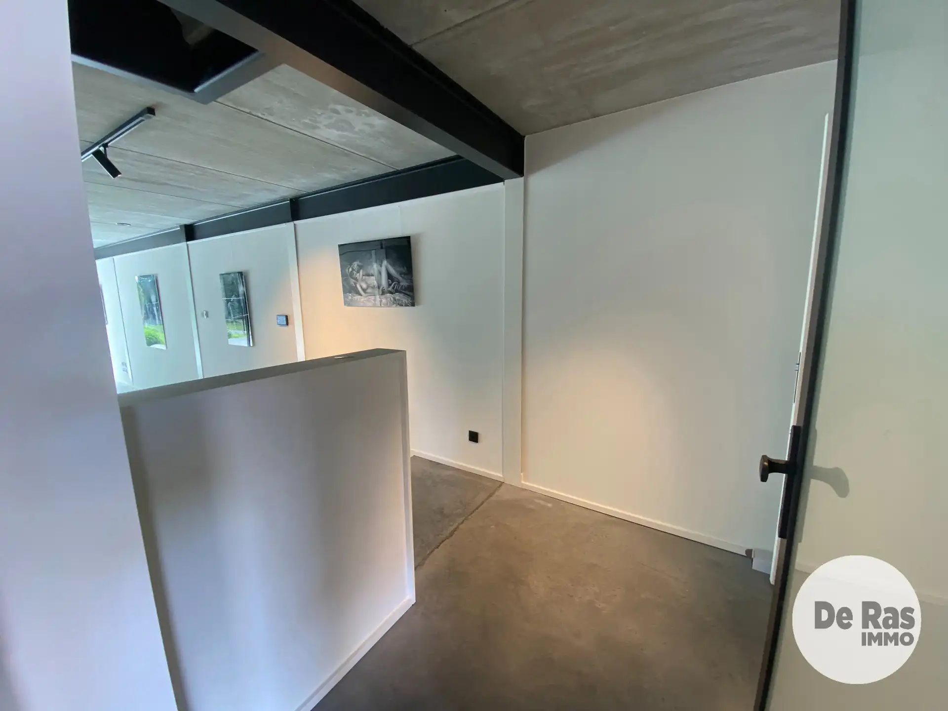 VLIERZELE - Nieuwbouwwoning in moderne betonarchitectuur foto 3