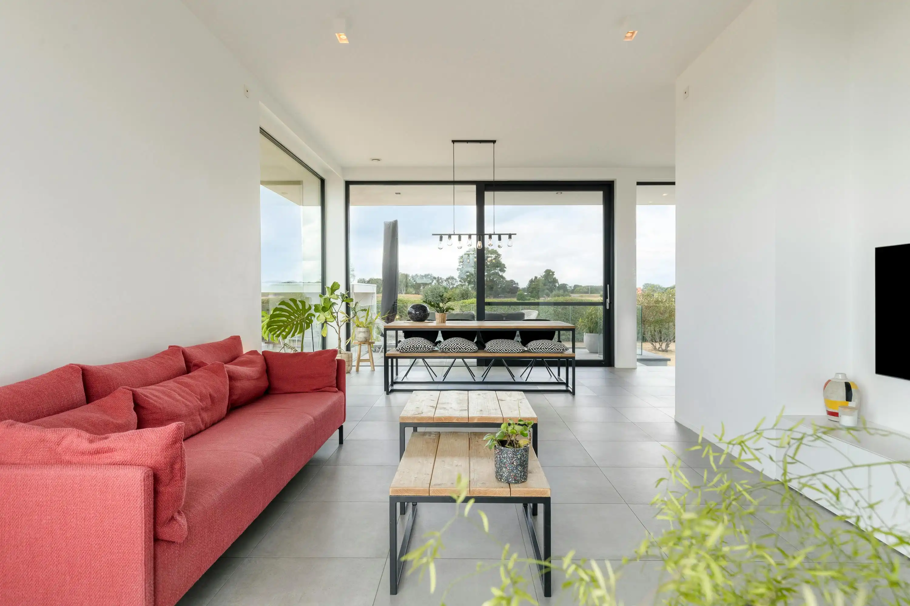 Hoogwaardig afgewerkte villa te koop op rustige locatie foto 4