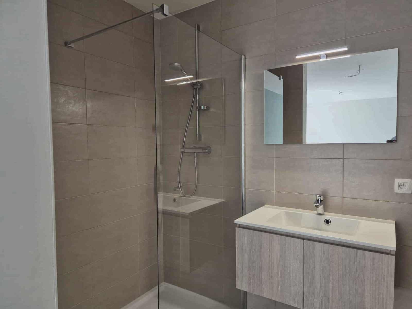 Eenslaapkamerappartement met garage en terras foto 8