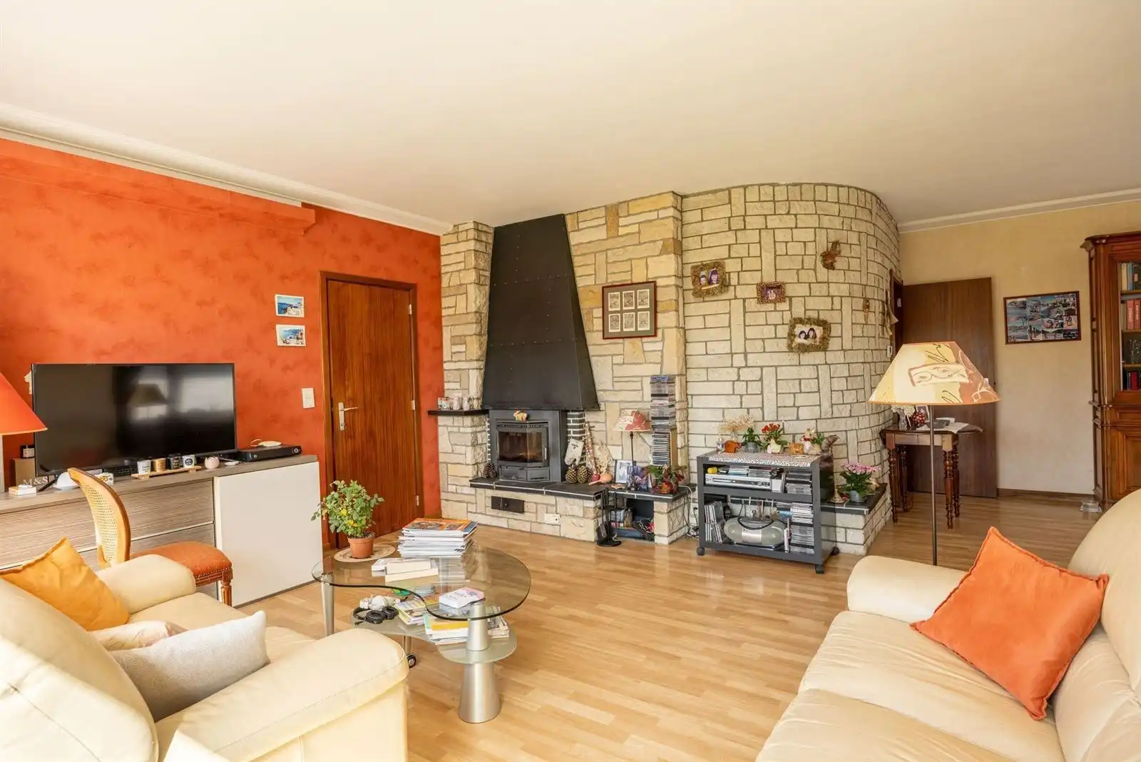 Villa in gegeerde buurt foto 9