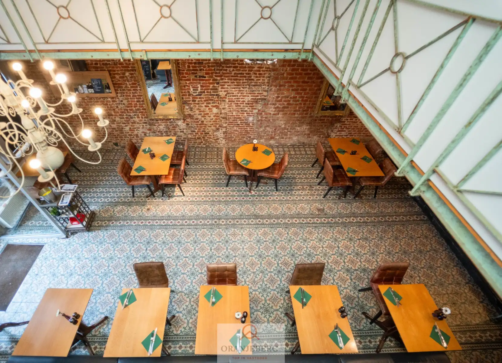 Handelspand in historisch gebouw aan de Vrijdagmarkt foto 9