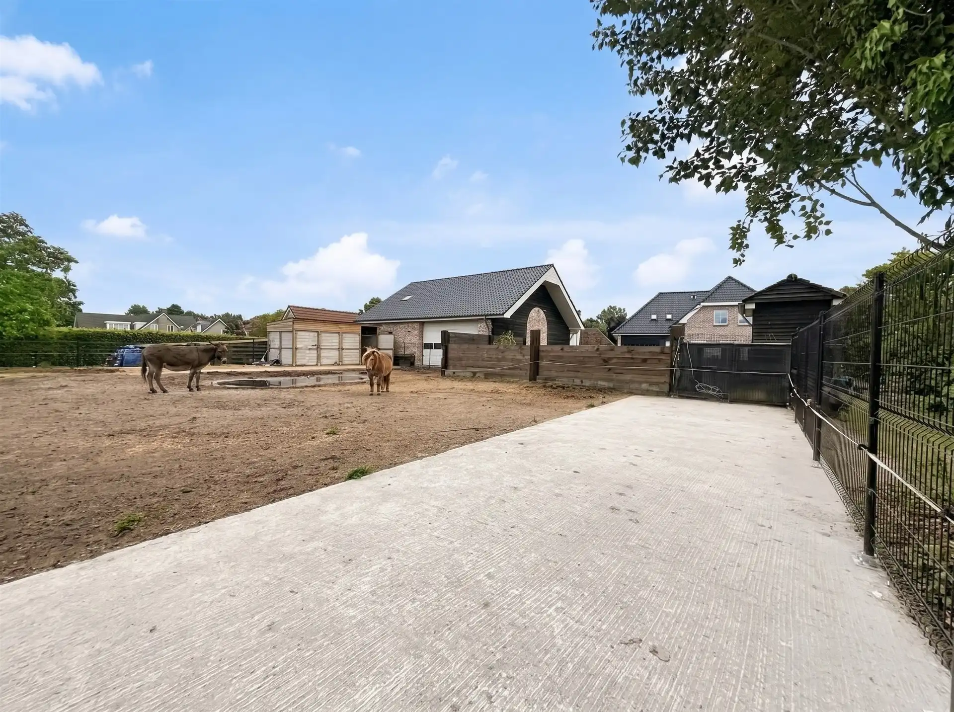 Luxueuze villa met 5 slaapkamers en ruime tuin! foto 2