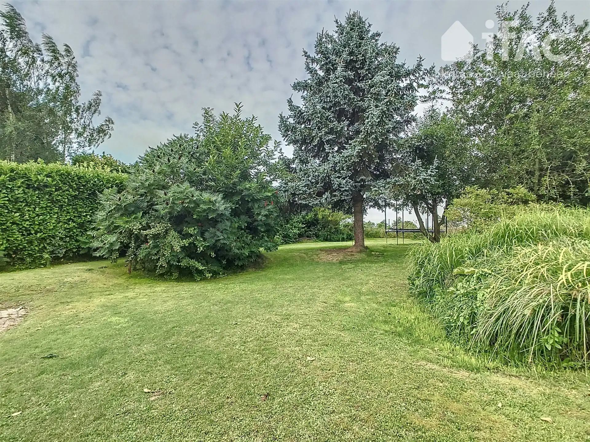 Zeer rustig gelegen villa  foto 27