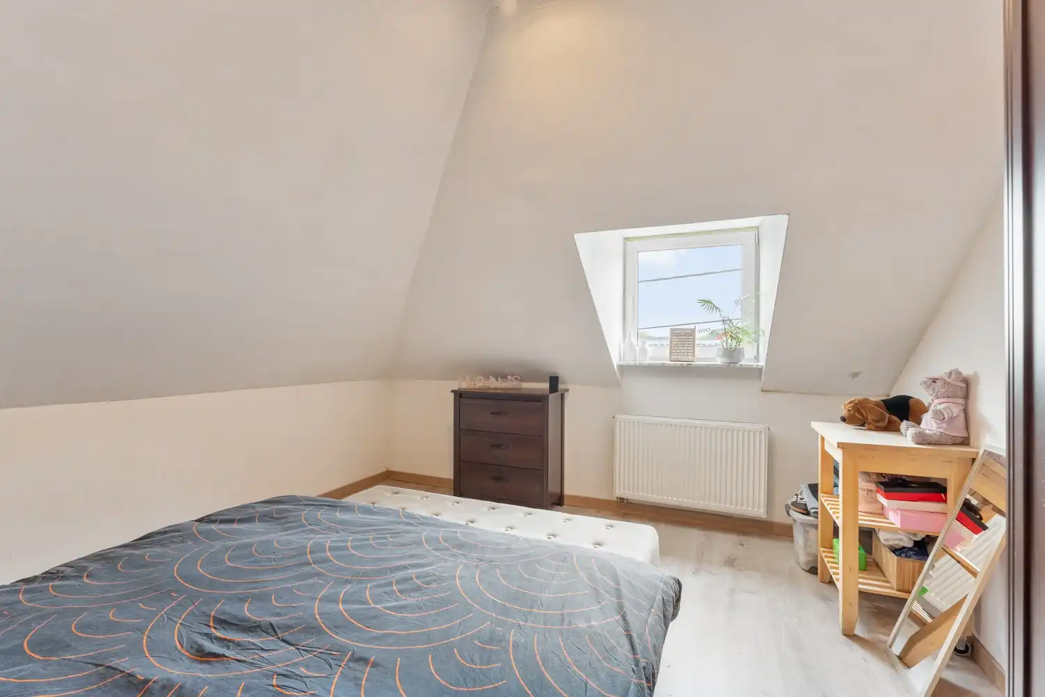 Ruime gezinswoning met 4 slaapkamers, 2 badkamers en zonnige tuin op rustige locatie foto 17