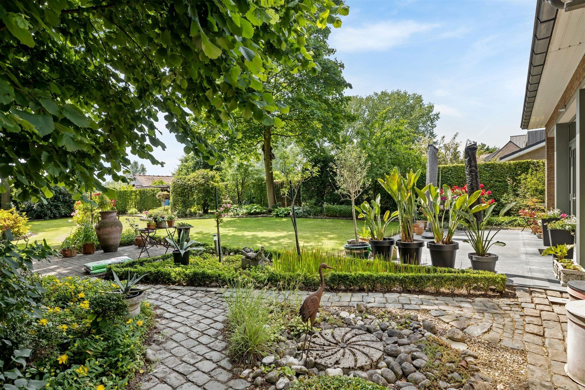 Ruim opgezette gezinswoning met 3 slaapkamers & mooi aangelegde tuin op een perceel van 1.016m² foto 20
