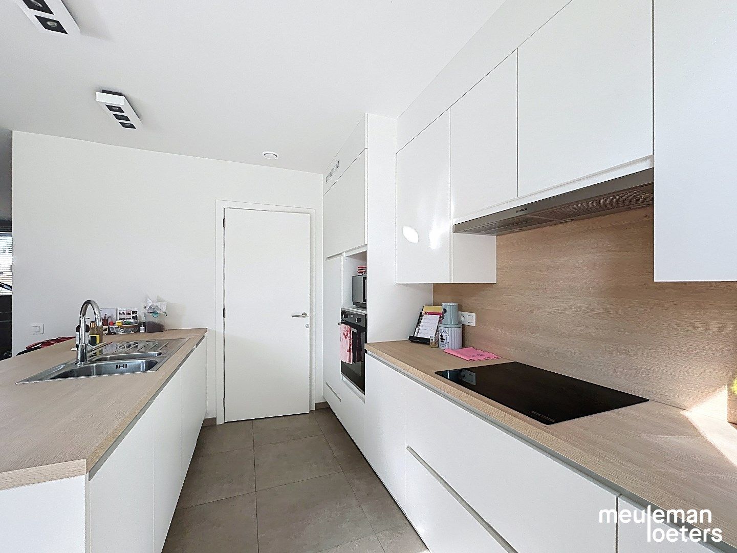 Recente woning op rustige locatie en carport foto 7