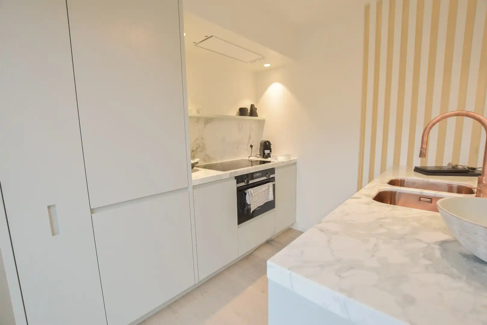 Prachtig gerenoveerd duplex appartement met 3 slaapkamers gelegen vlakbij het strand en het bruisende centrum foto 9