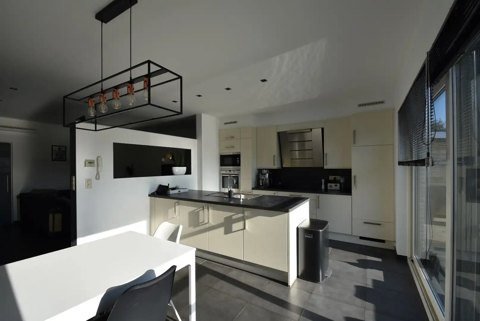 *  * WACHTLIJST VOLZET * * Recente leuke woning met zuidgerichte tuin, vlakbij centrum van Hoeselt foto 12