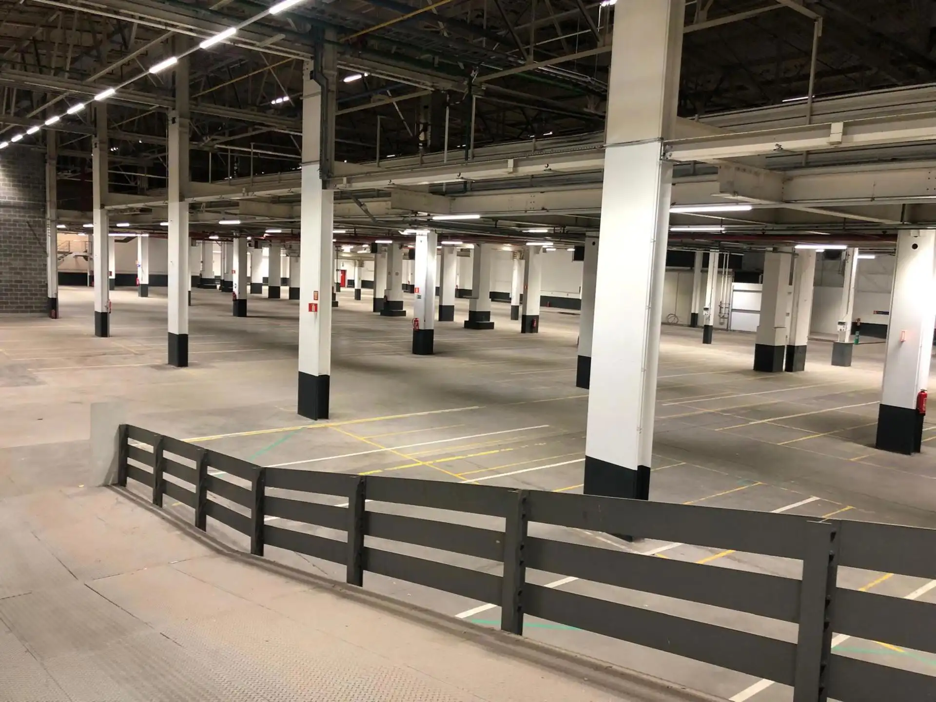 Magazijn van ca. 10.000m²  verdeeld over 2 verdiepingen glv 7.000m² en 1ste V 3.000m²  te Vilvoorde foto 14