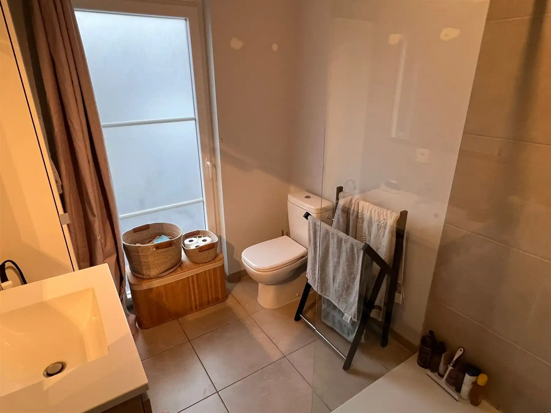 Moderne gelijkvloerse villa met tuin foto 4