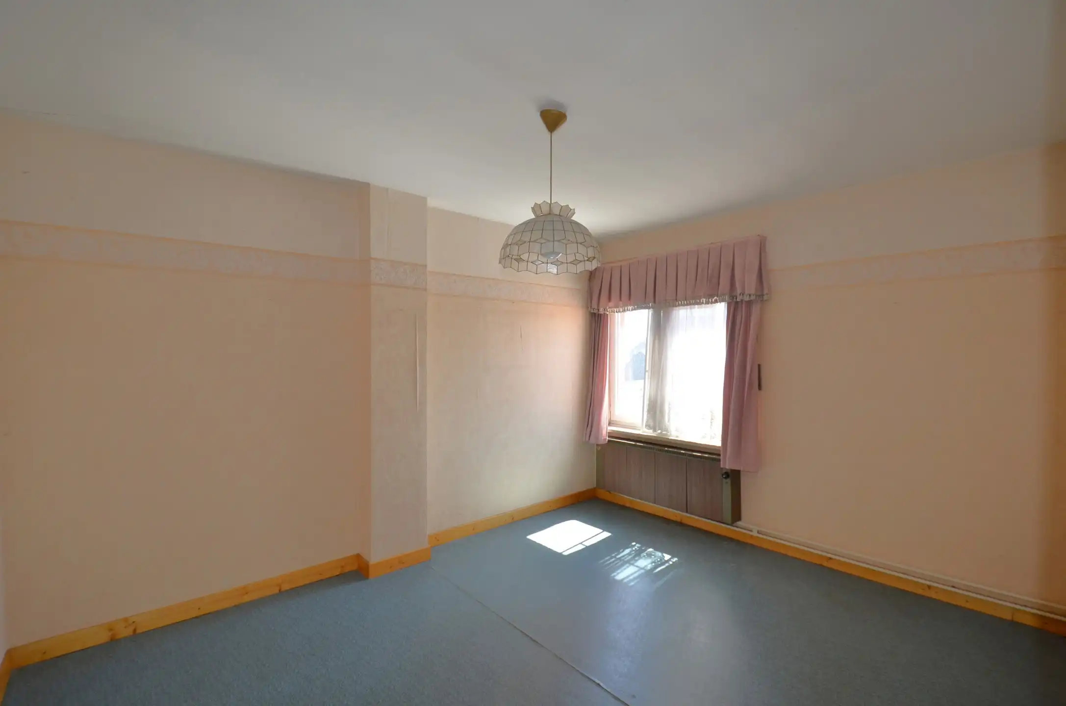Goed gelegen, te renoveren halfopen bebouwing foto 15