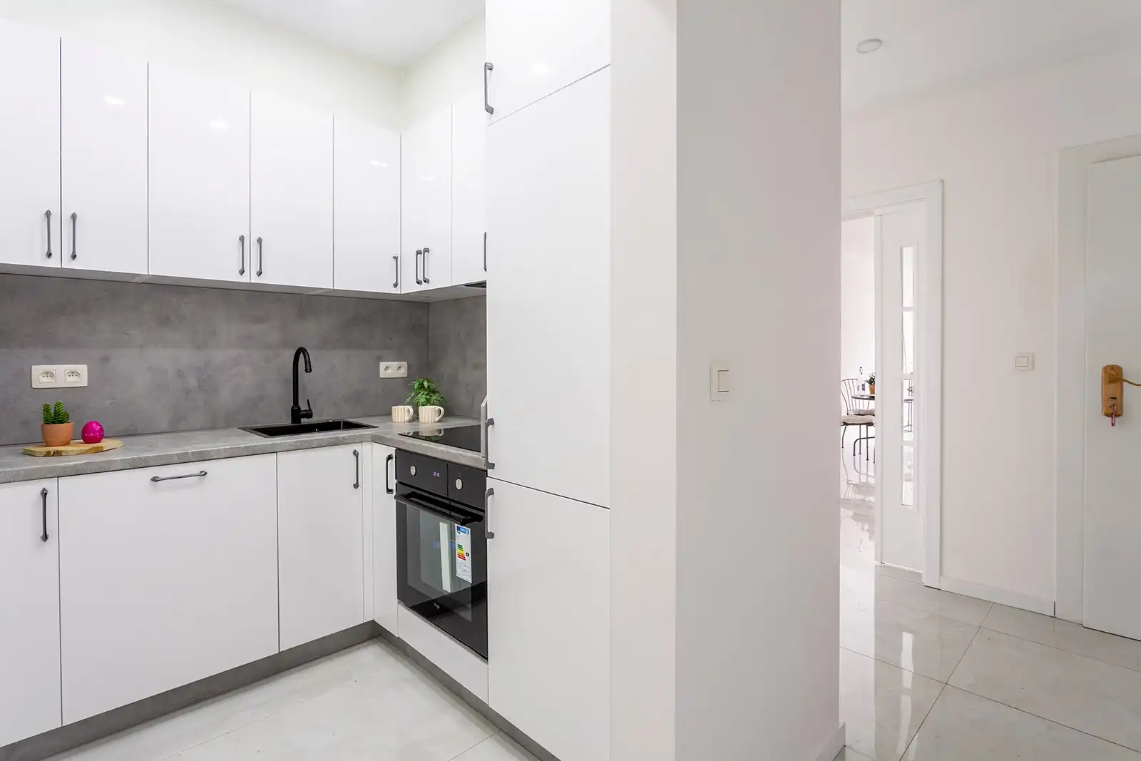 Recent gerenoveerd app. met 2 slpks en 2 terrassen foto 17