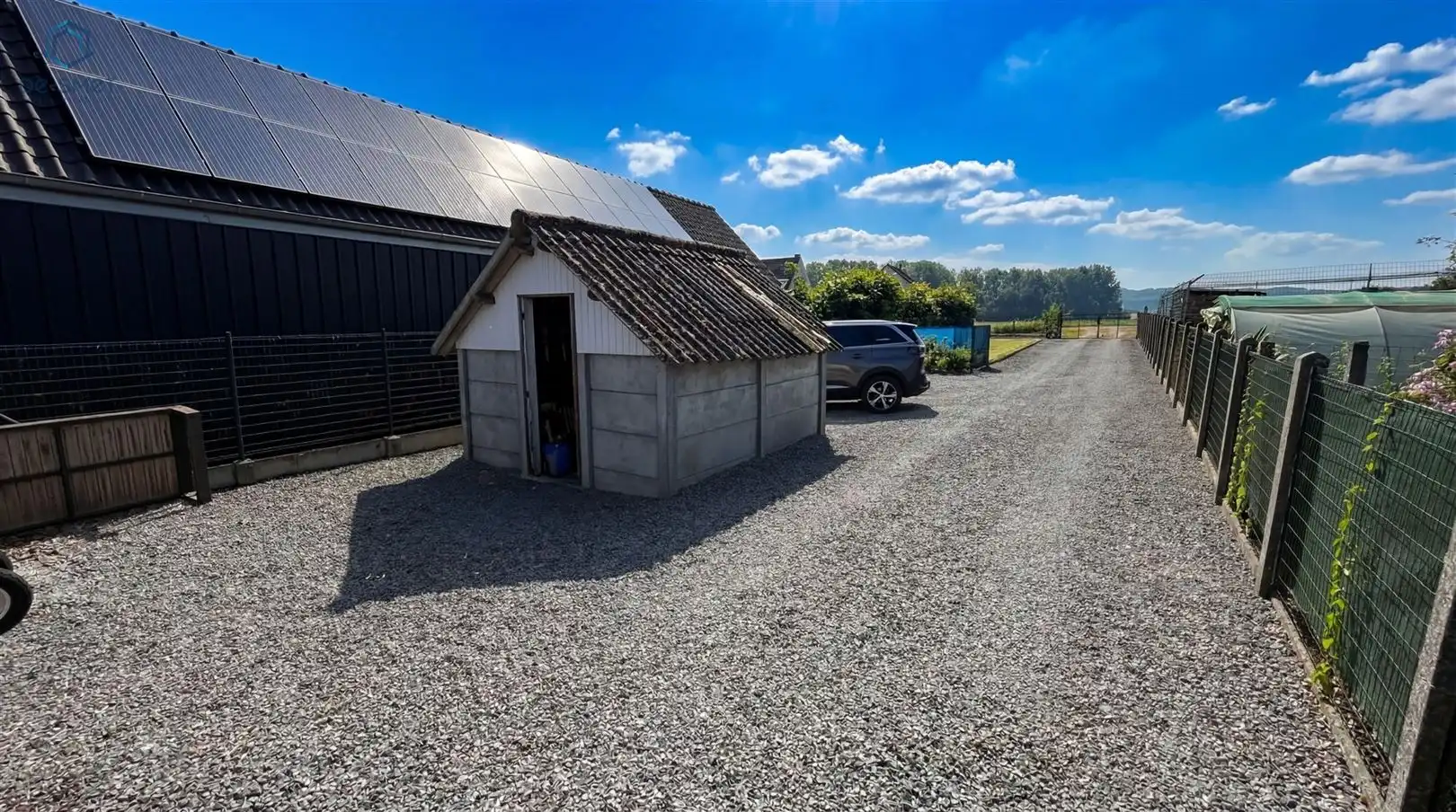 Instapklare gezinswoning met 3 slaapkamers, ruime tuin en private oprit foto 13