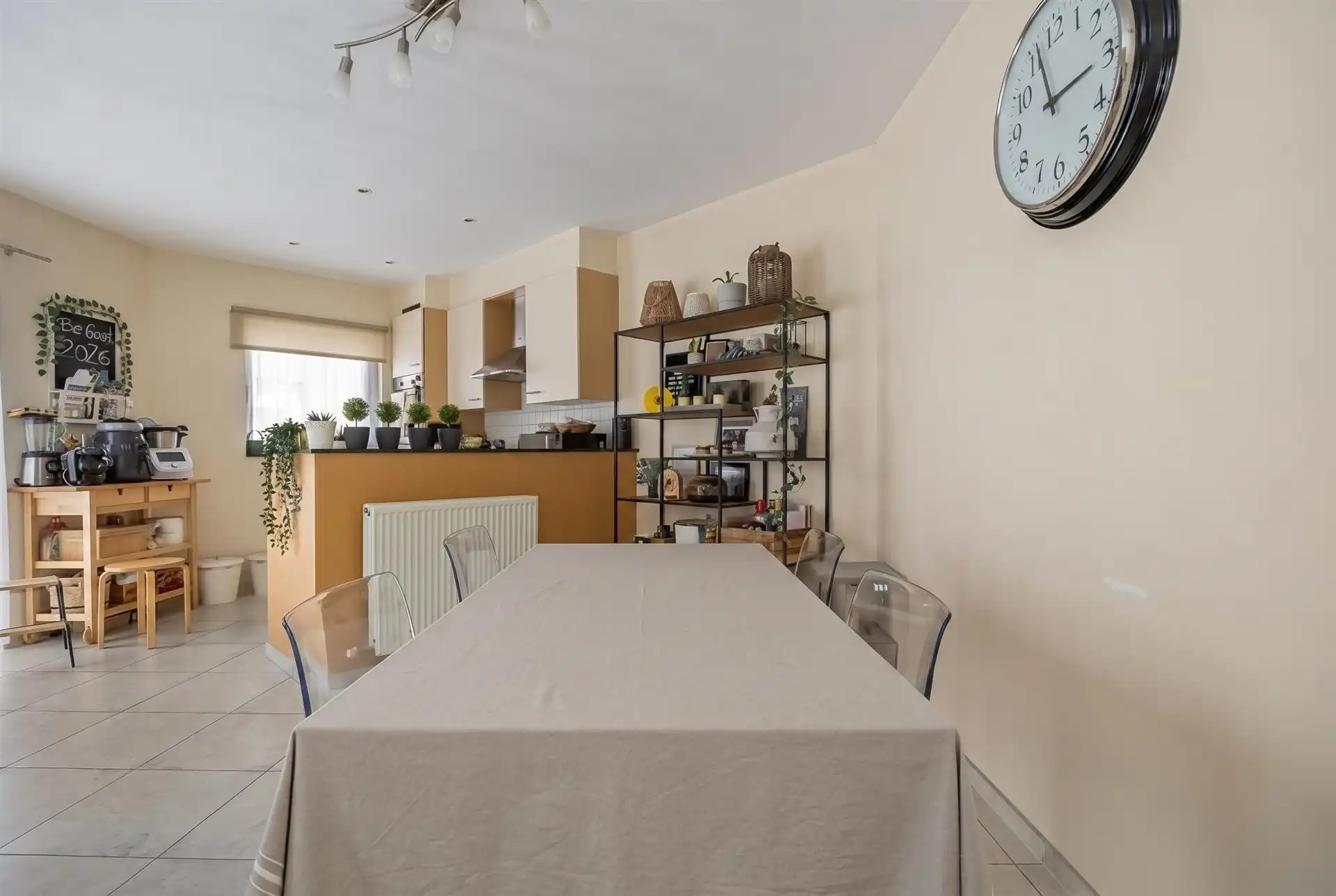 Uitstekend gelegen gelijkvloersappartement met 2 slaapkamers & garage (99m²) foto 4