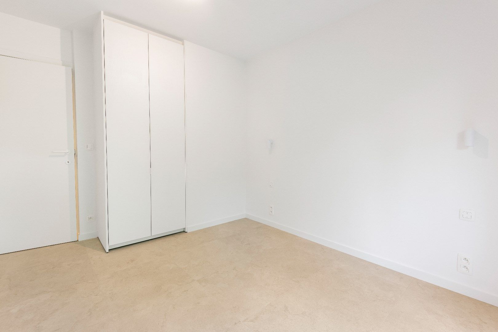 Prachtig gerenoveerd hoekappartement met zuidelijke oriëntatie, te midden van een groene omgeving aan het yzerpark. Parking te koop foto 12