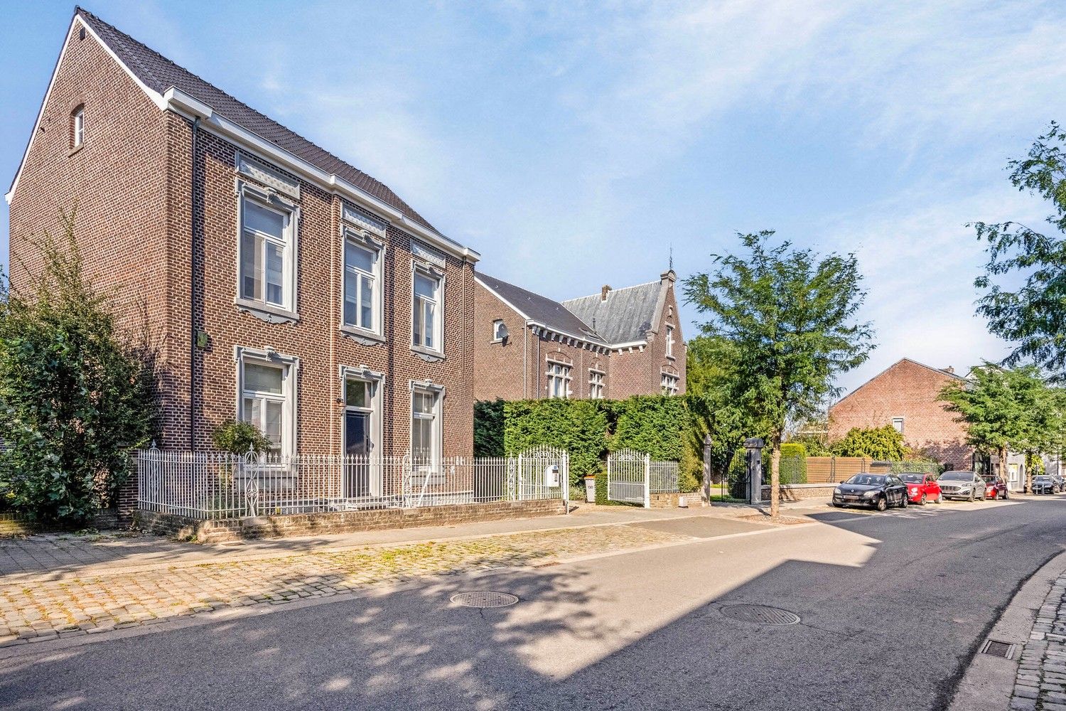 Exclusief en stijlvol herenhuis in het hart van Lanaken foto 2