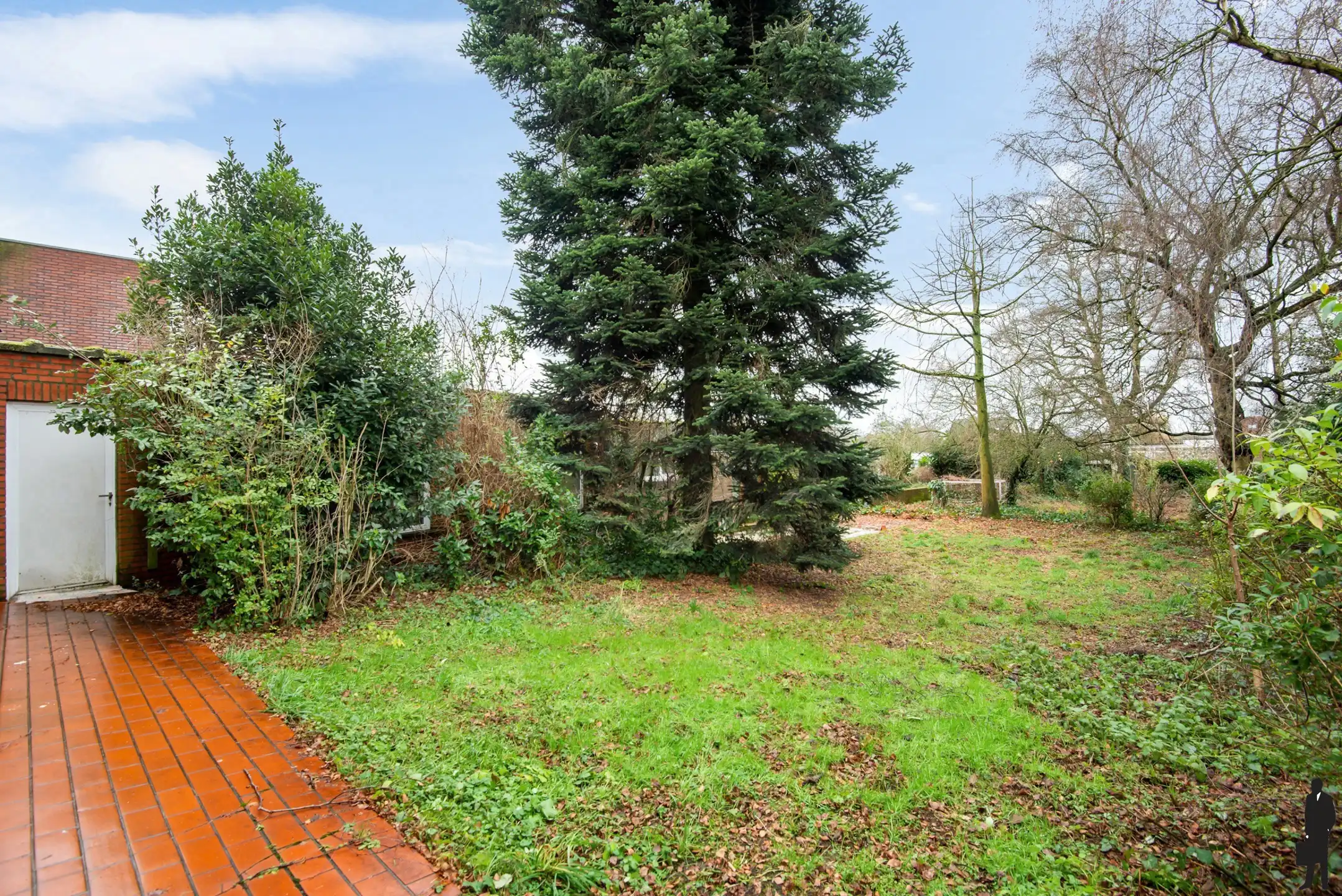 Te renoveren woning met veel mogelijkheden op een toplocatie foto 2