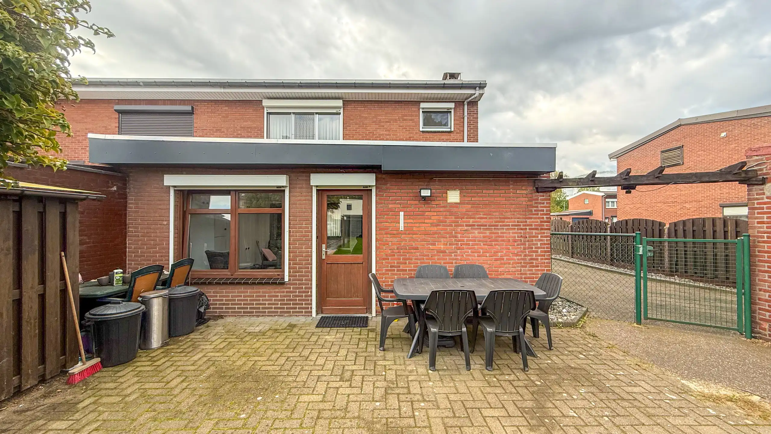 Instapklare woning met 3 slaapkamers op toplocatie! foto 24