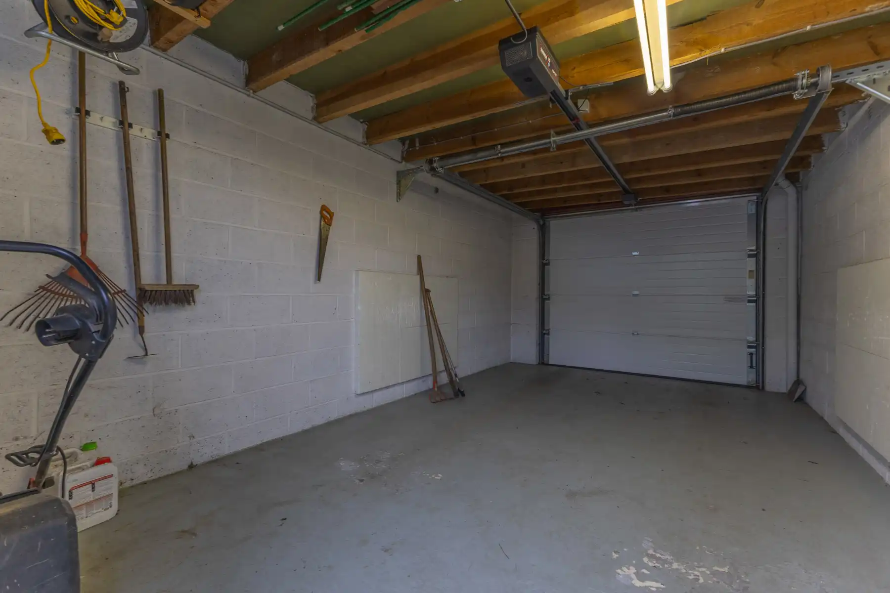 Gunstig gelegen woning met 6 slaapkamers, tuin en garage foto 26