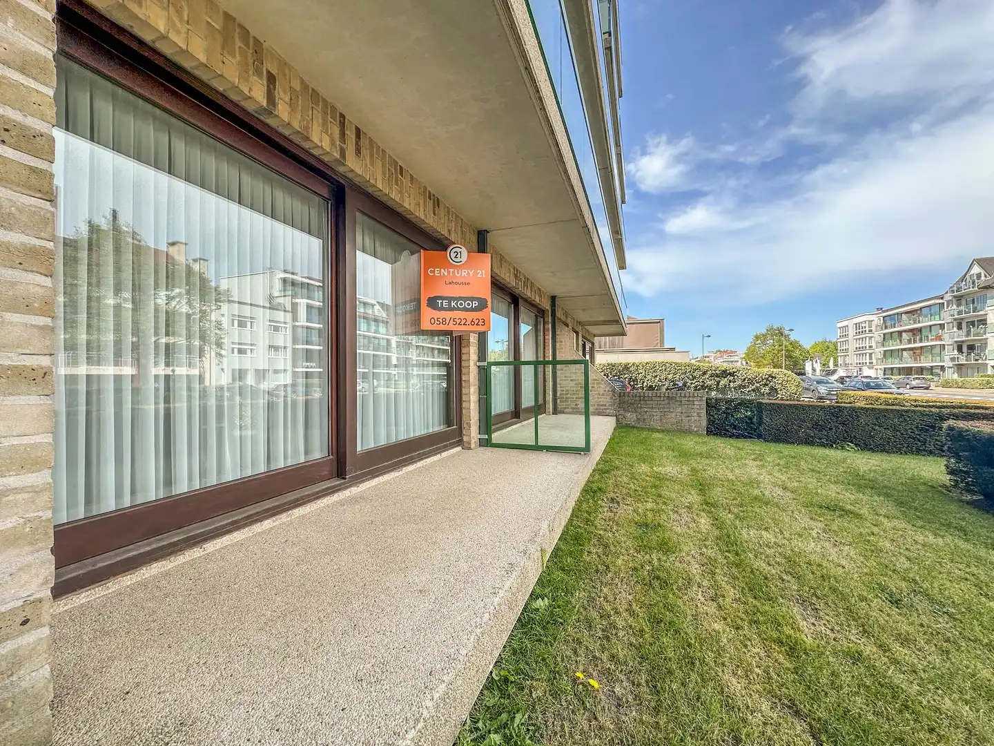 Instapklaar appartement met 2 brede zonneterrassen op een boogscheut van Oostduinkerke-bad. foto 2