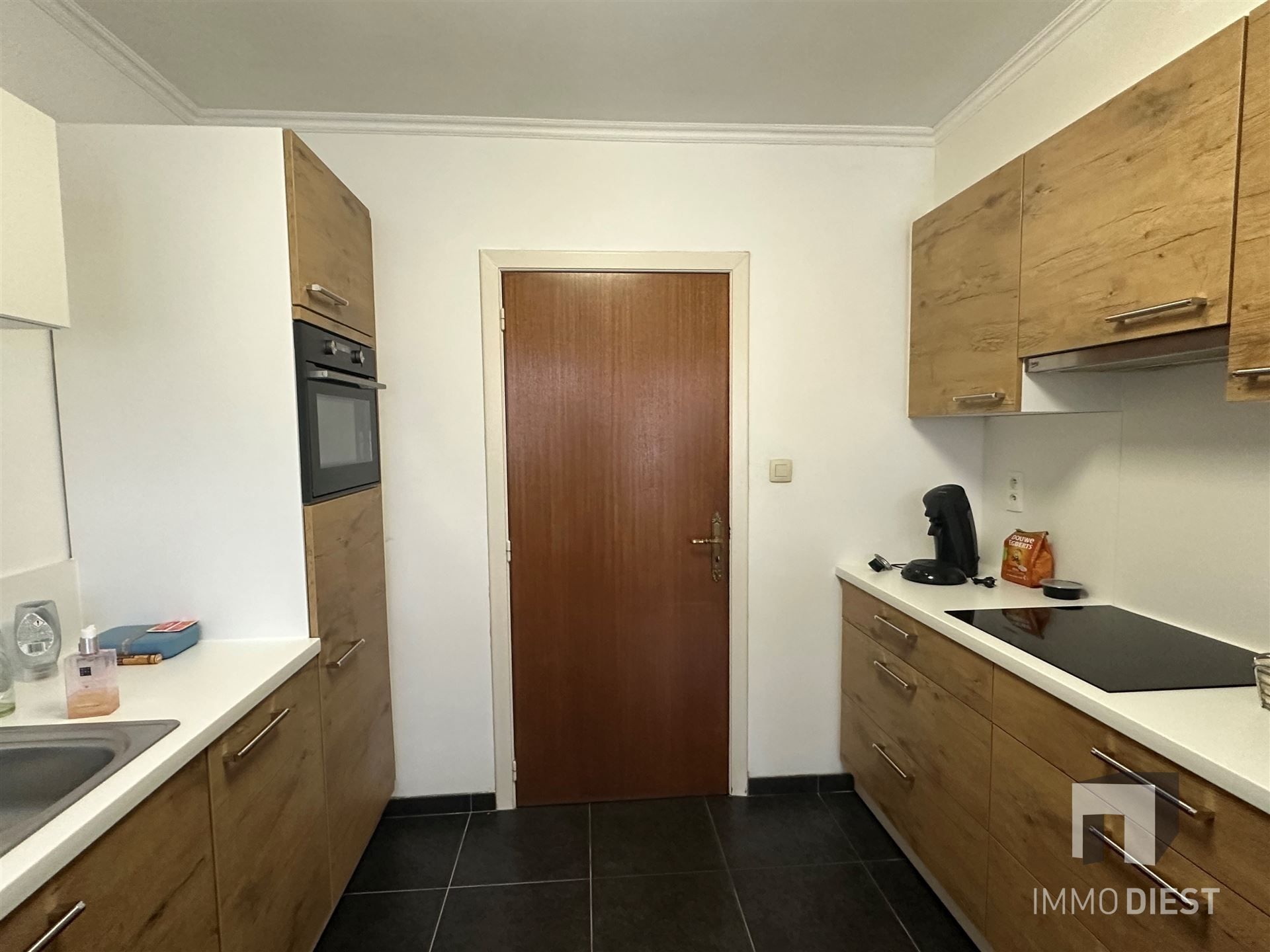 Goed gelegen woning met 3 slaapkamers, garage en tuin foto 7
