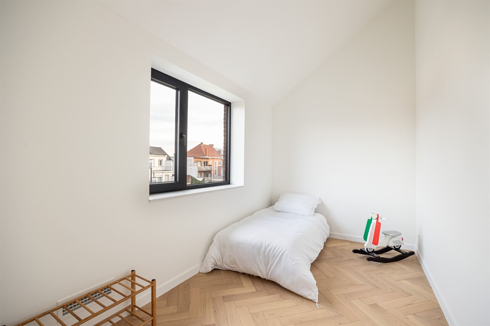 Nieuwbouwwoning met vier slaapkamers en tuin foto 21