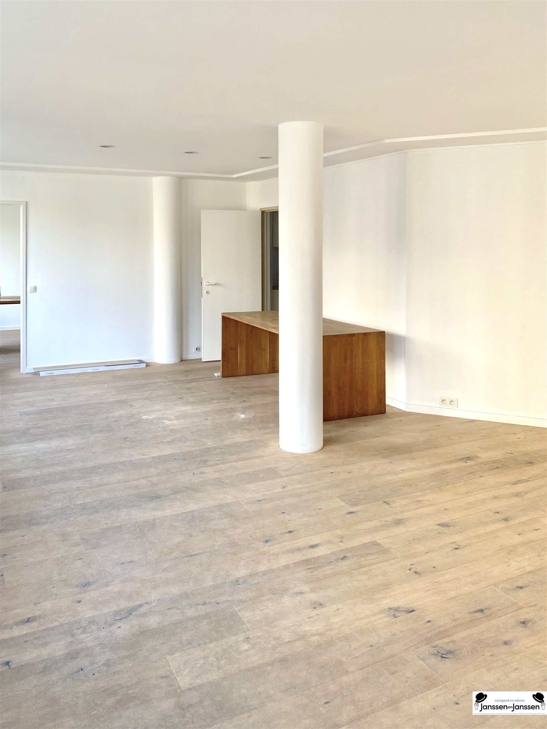 Hoekappartement met veel lichtinval op toplocatie in Antwerpen! foto 2