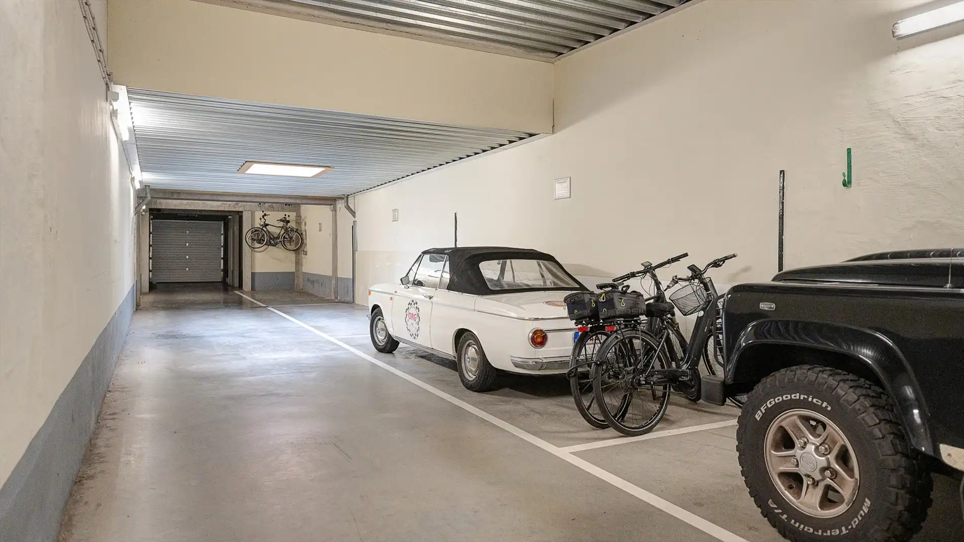 Ruim, breed appartement (105m²) te koop foto 24
