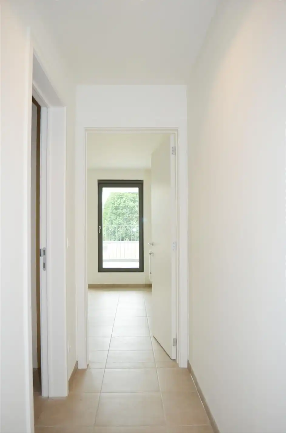 Bijna-enegieneutraal quasi nieuwbouw appartement met drie slaapkamers foto 9