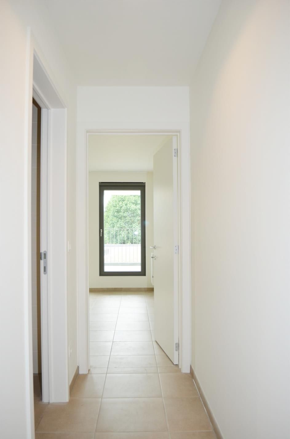 Bijna-enegieneutraal quasi nieuwbouw appartement met drie slaapkamers foto 9