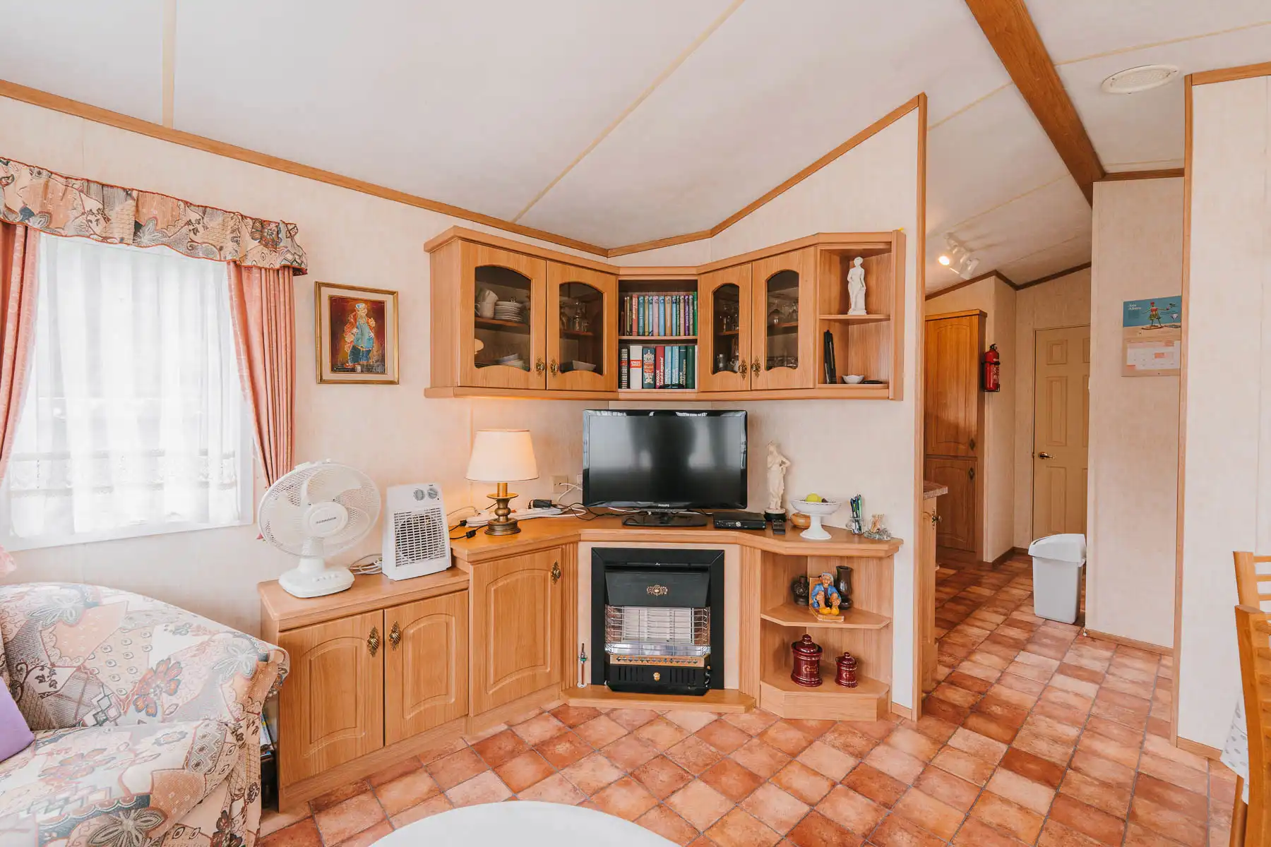 Prachtige agrarische tuin met caravan foto 8