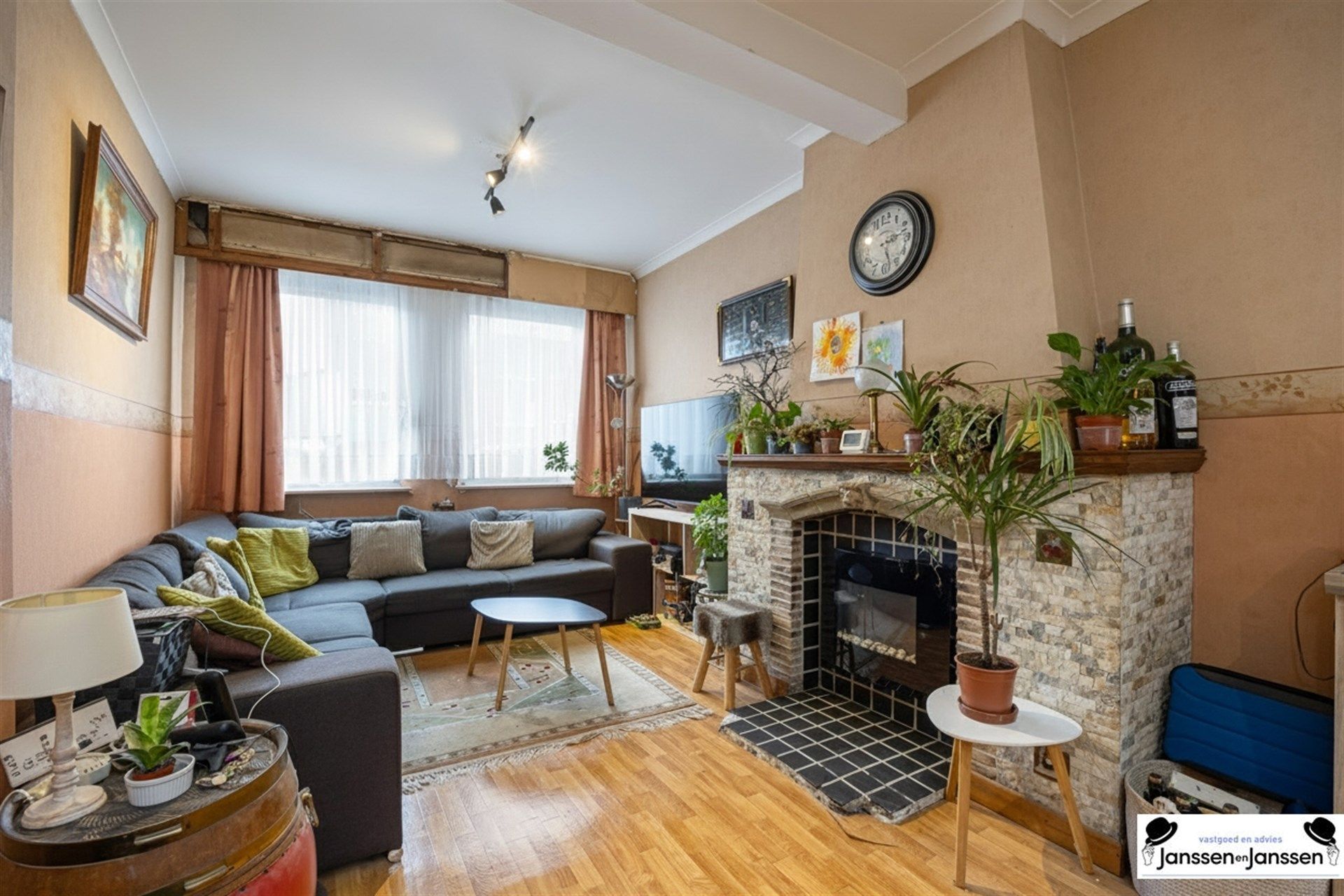 Te renoveren charmante woning met grote tuin foto 2