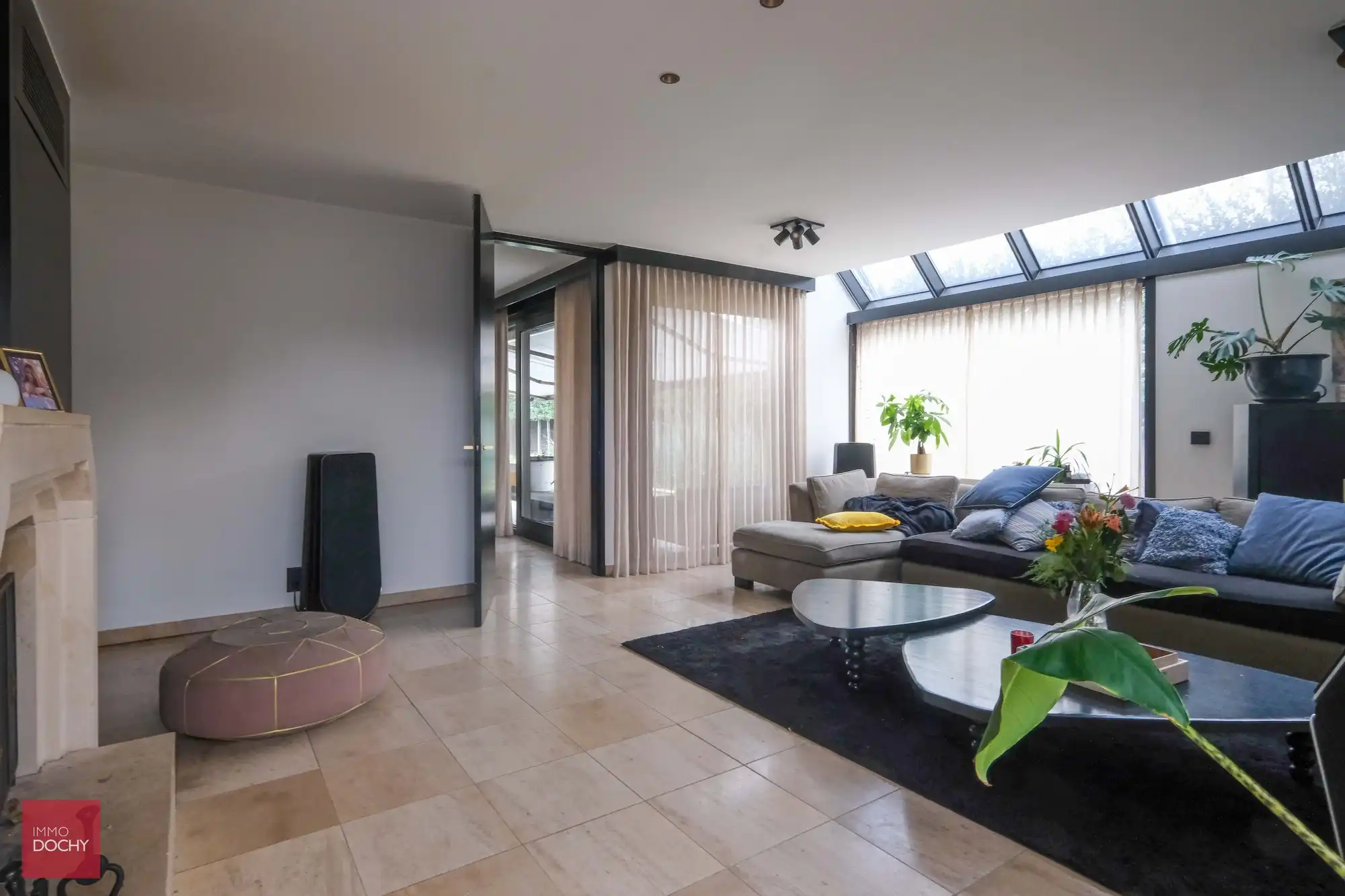 Commercieel gelegen kantoorcomplex met privé-woonst (villa) foto 20