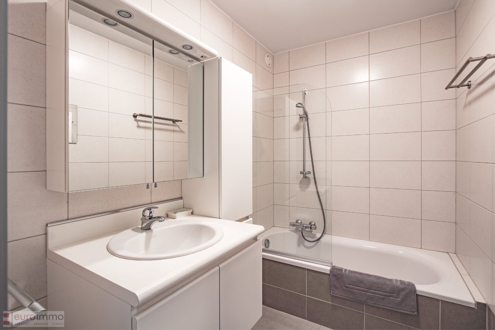 Zuidgericht appartement met 2 slaapkamers in het hart van Nieuwpoort-Bad! foto 6