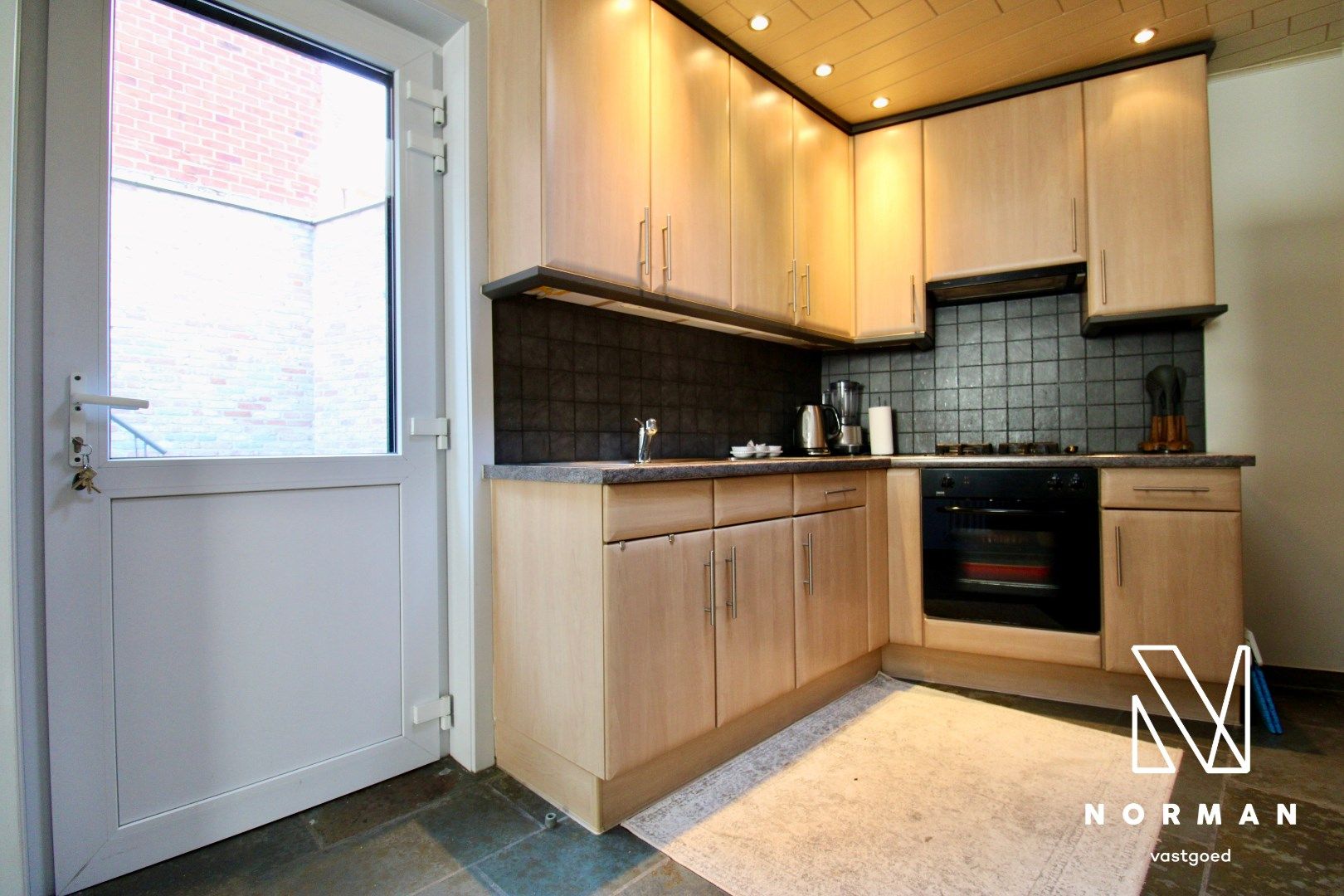Instapklare woning in rustige straat te Rumbeke foto 7