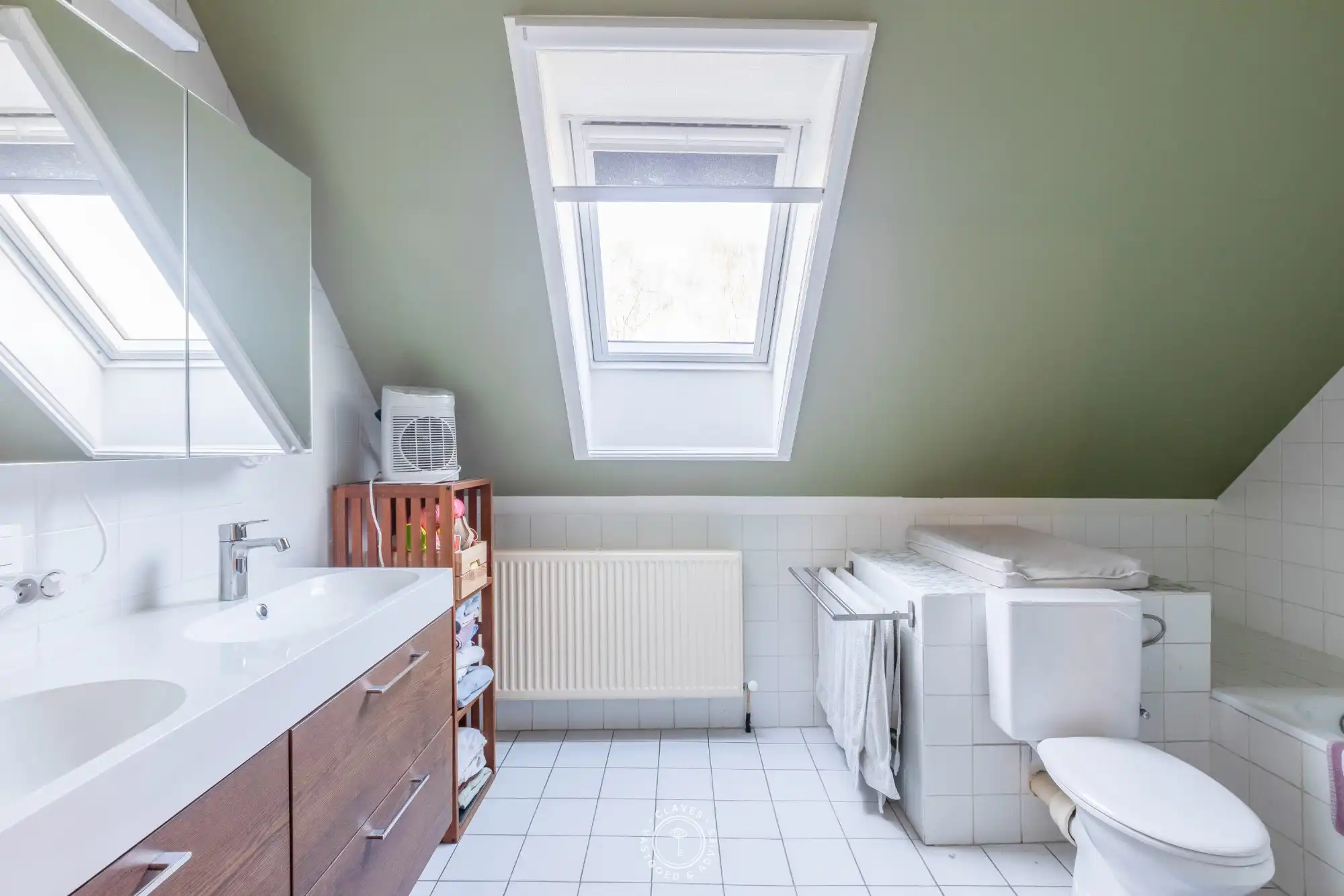 Beneden appartement met één slaapkamer en boven een duplex met drie slaapkamers — twee woonunits op één adres foto 10