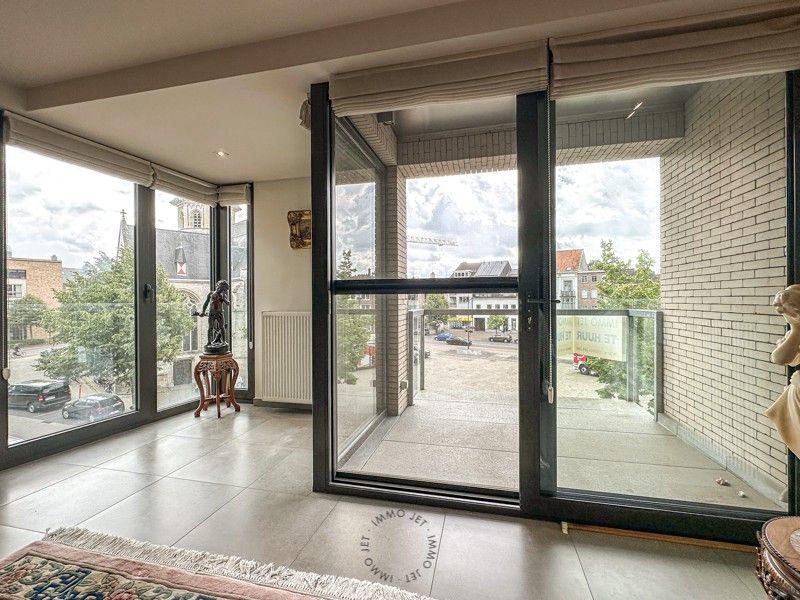 Stijlvol appartement met zicht op de Grote Markt in Beveren foto 5