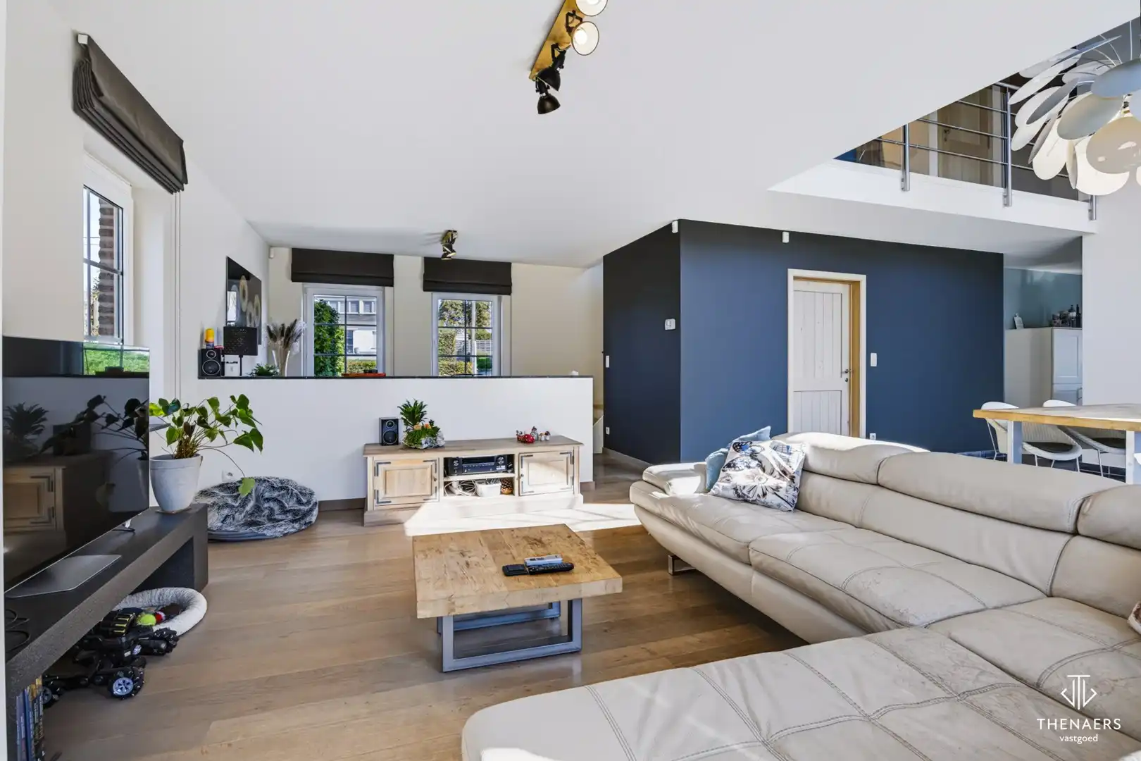 Ruime en karaktervolle woning met 4 slaapkamers, 2 badkamers en prachtige tuin – optioneel met achterliggende weide. foto 10