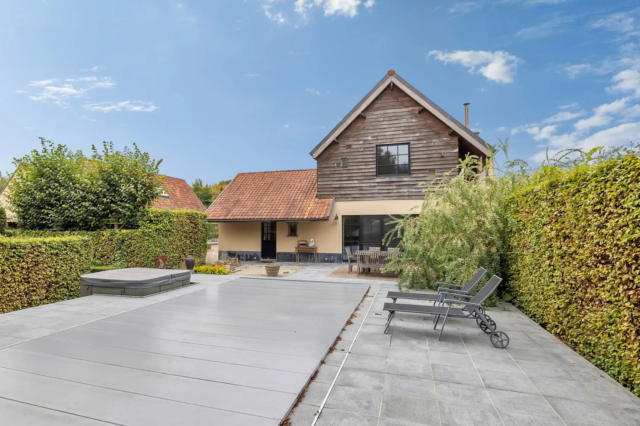 Unieke landelijke woning met zwembad te huur foto 2