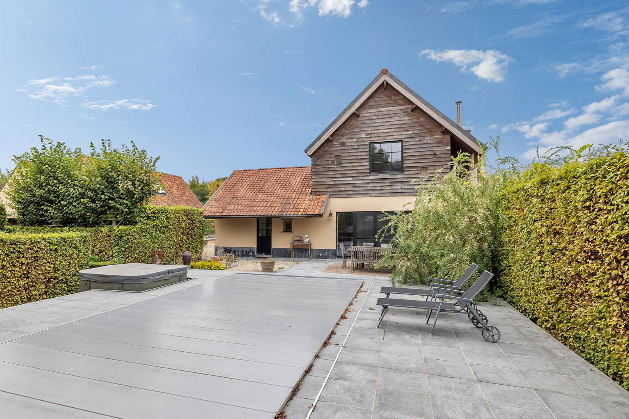 Unieke landelijke woning met zwembad te huur foto 2