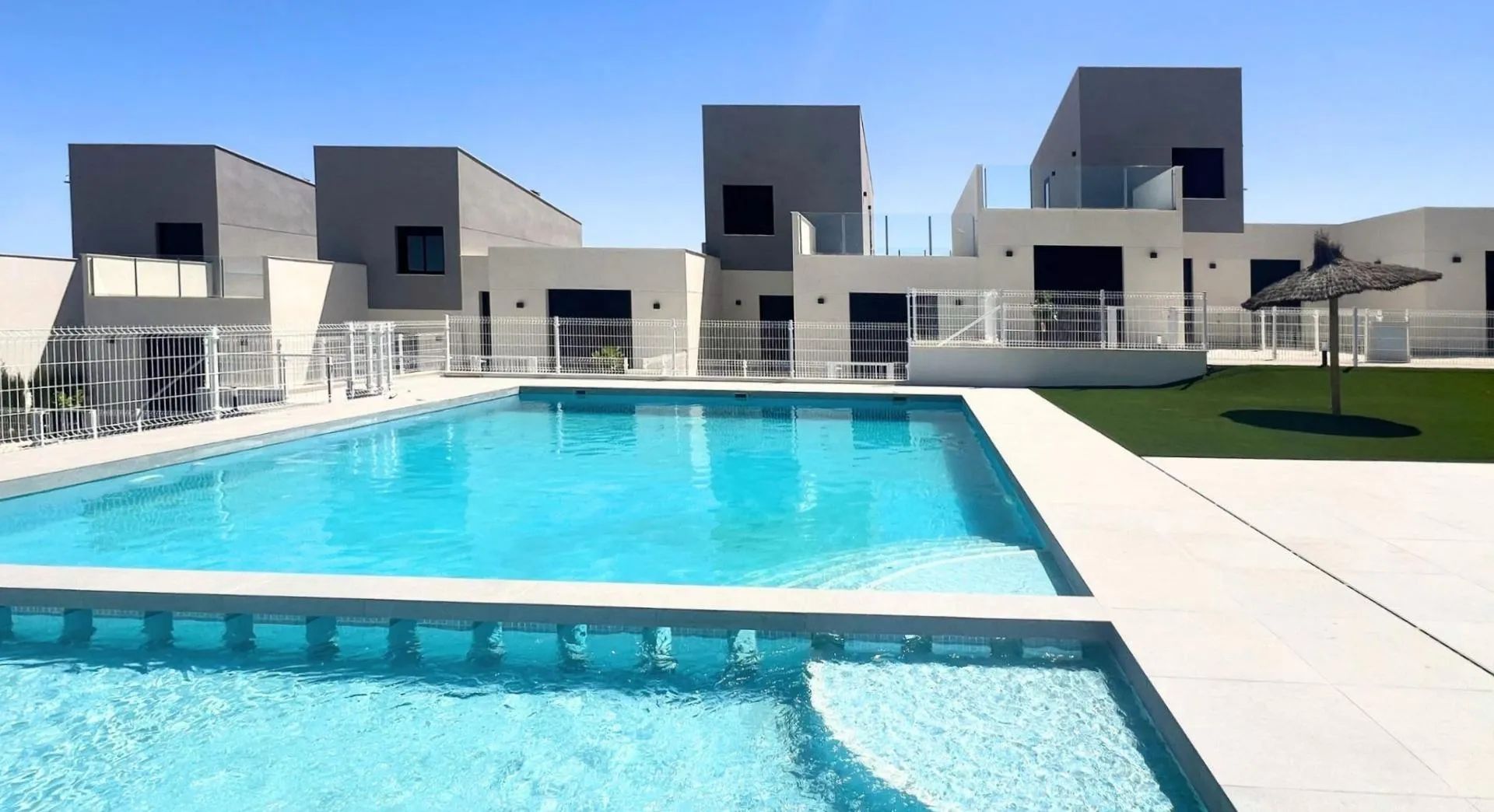 Eigentijdse vakantiewoningen aan luxe Golf Resort – geniet van rust, natuur en exclusiviteit foto {{pictureIndex}}