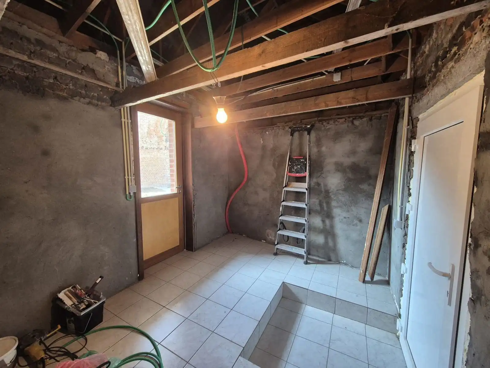 Halfopen bebouwing met 5 slaapkamers en 2 badkamers foto 15