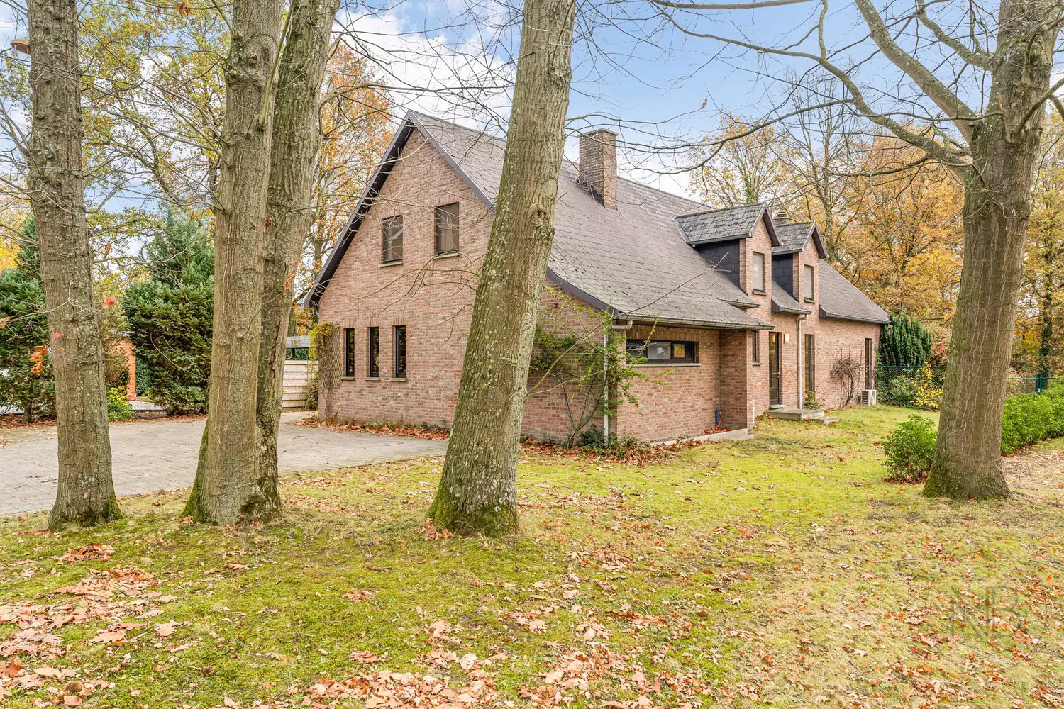 Ruime woning op zuidgericht perceel (17a54ca) in residentiële buurt te Bret (Genk)! foto 4