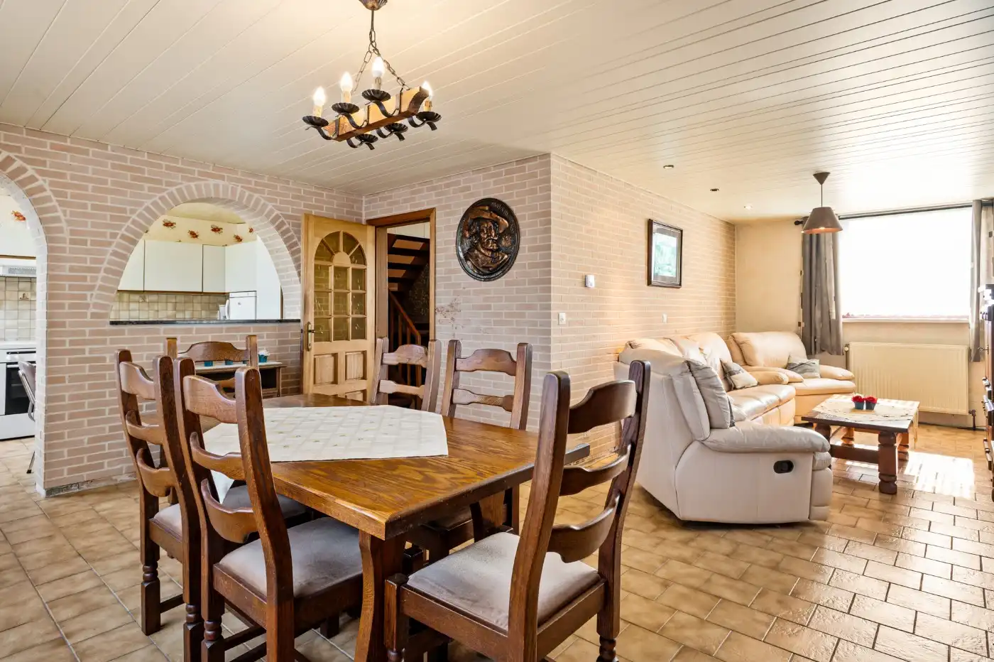 Op te frissen HOB met 3 slpk., garage en tuin foto 2