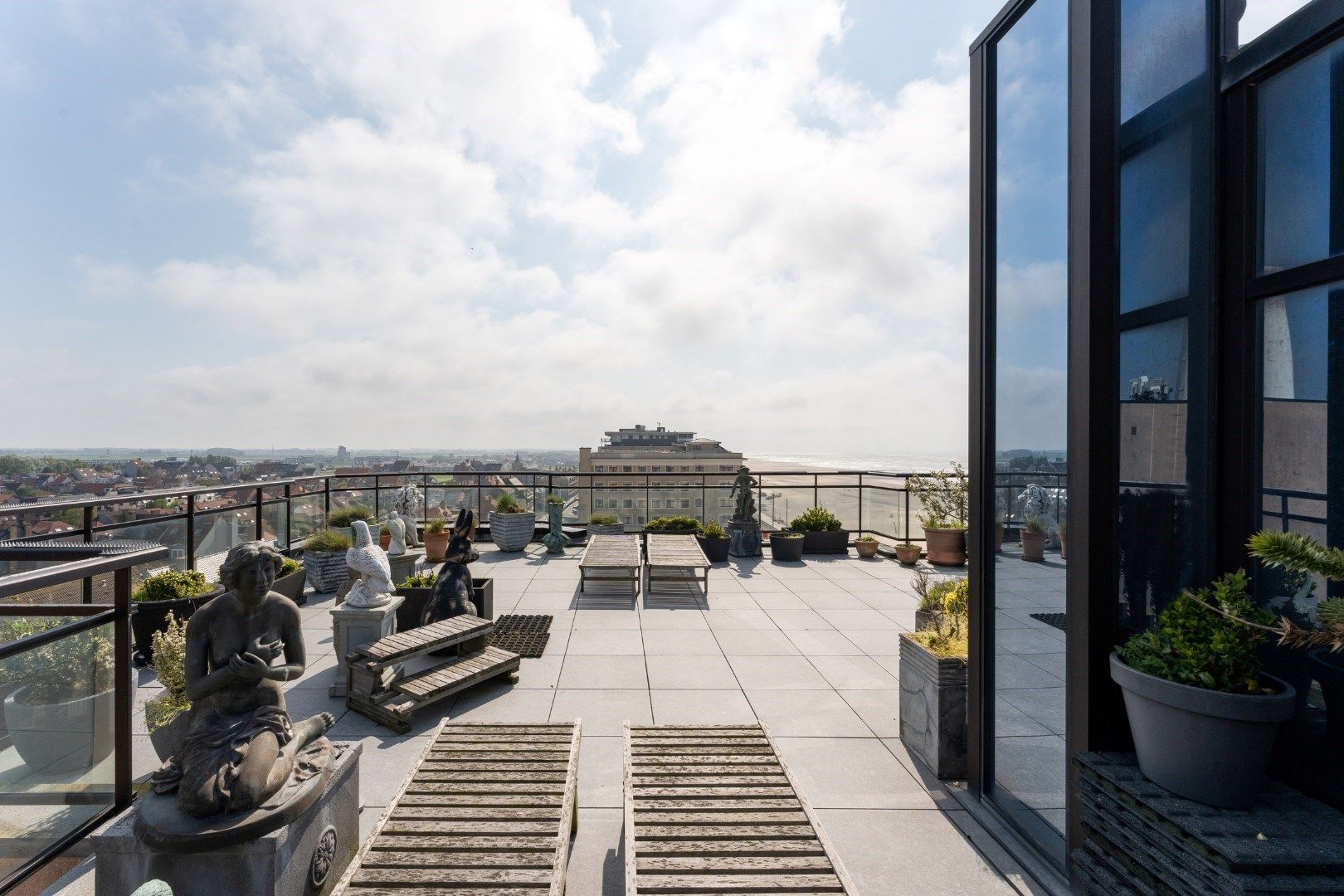 Royale penthouse met fenomenaal open zeezicht en gunstig EPC! foto 3