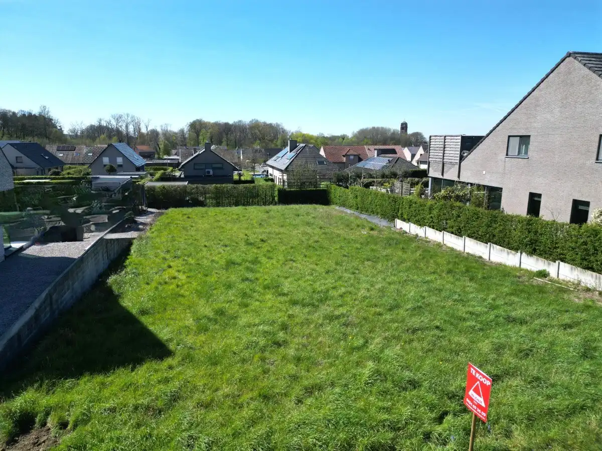 Zonnebeke - Ruime bouwgrond voor open bebouwing op rustige ligging nabij kasteelpark foto 3