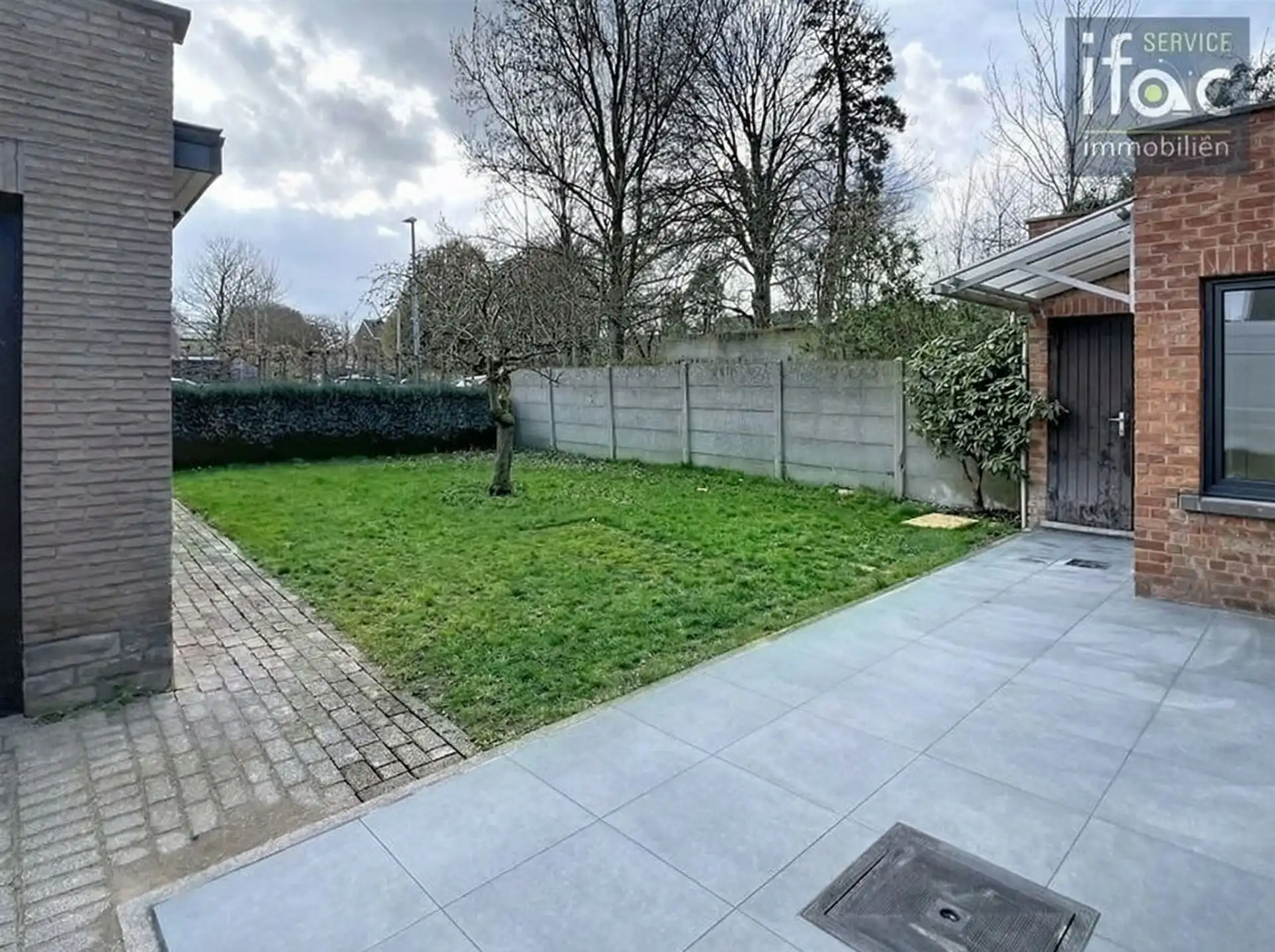 Volledig vernieuwd woning, grote garage, tuin, 3 gr slpks foto 3