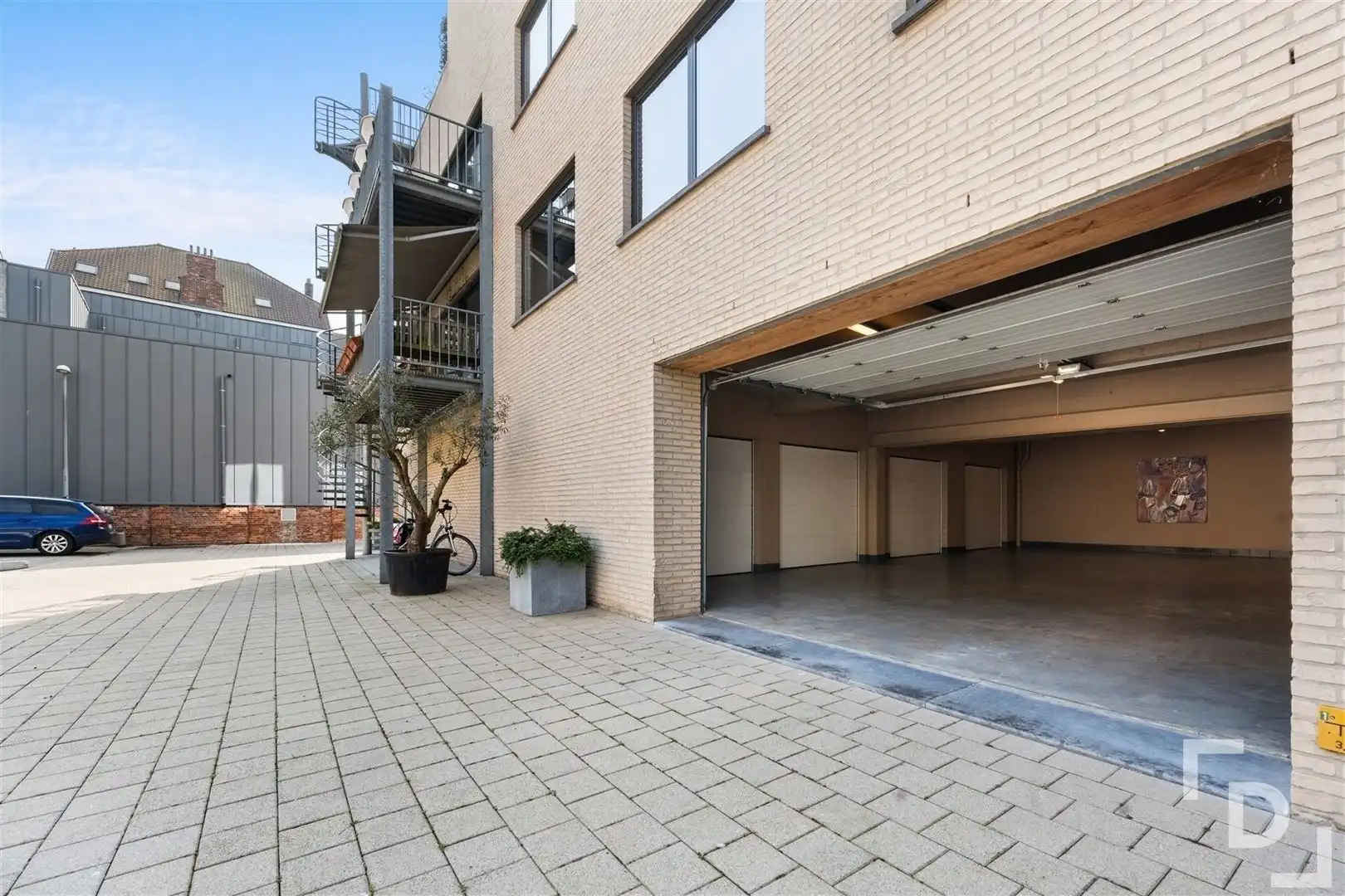 Appartement van 300m² met garage op toplocatie in Ieper foto 21